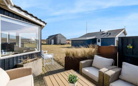Jorie - 100M from the Sea: Herbe, Maison, Toit, Domicile, Chalet, Arbuste, Lot Terre, Zone Rurale, Ferme, Couverture De Sol