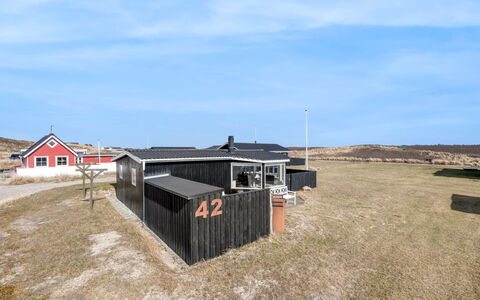 Jorie - 100M from the Sea: Herbe, Maison, Toit, Domicile, Chalet, Arbuste, Lot Terre, Zone Rurale, Ferme, Couverture De Sol