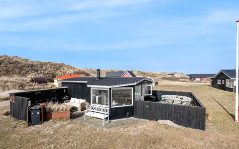 Jorie - 100M from the Sea: Herbe, Maison, Toit, Domicile, Chalet, Arbuste, Lot Terre, Zone Rurale, Ferme, Couverture De Sol