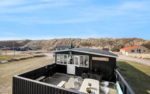 Jorie - 100M from the Sea: Herbe, Maison, Toit, Domicile, Chalet, Arbuste, Lot Terre, Zone Rurale, Ferme, Couverture De Sol