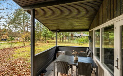 Toimi - 500M to the Fjord: Meubles, Design Intérieur, Sol, Bois, Sol, Plafond, Parquet, Chaise, Table, Éclairage