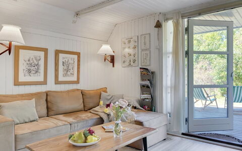 Amelia - 250M to the Fjord: Meubles, Design Intérieur, Sol, Bois, Sol, Plafond, Parquet, Chaise, Table, Éclairage