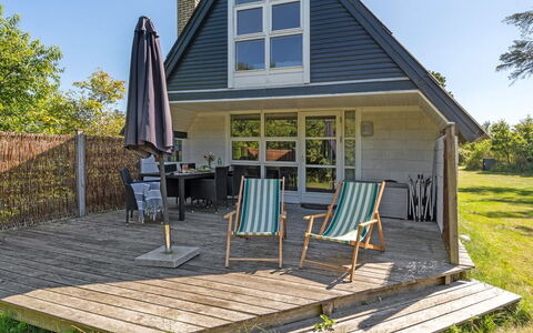 Amelia - 250M to the Fjord: Meubles, Design Intérieur, Sol, Bois, Sol, Plafond, Parquet, Chaise, Table, Éclairage