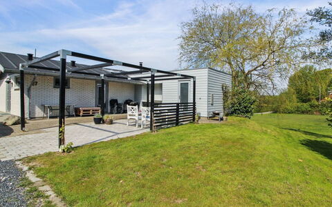 Freding - 250M to the Fjord: Toit, Chalet, Domicile, Ombre, Siding, Ferme, Porche, Structure En Plein Air, Batiments Jardin