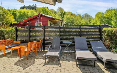 Freding - 250M to the Fjord: Toit, Chalet, Domicile, Ombre, Siding, Ferme, Porche, Structure En Plein Air, Batiments Jardin