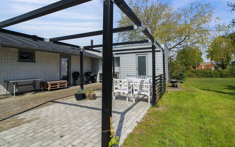 Freding - 250M to the Fjord: Toit, Chalet, Domicile, Ombre, Siding, Ferme, Porche, Structure En Plein Air, Batiments Jardin