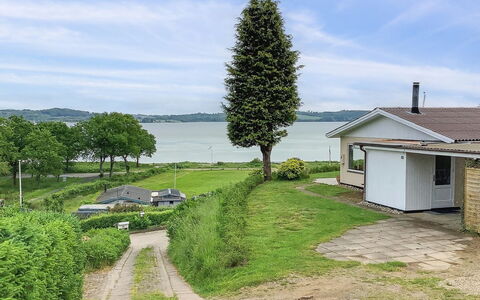 Launo - 150M to the Fjord: Bois, Tache De Bois, Planche, Dur, Chalet, Plate-Forme, Siding, Ombre, Parquet, Batiments Jardin
