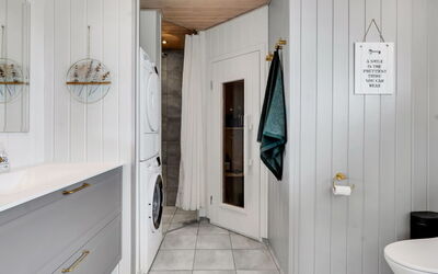 Nine - 200M from the Sea