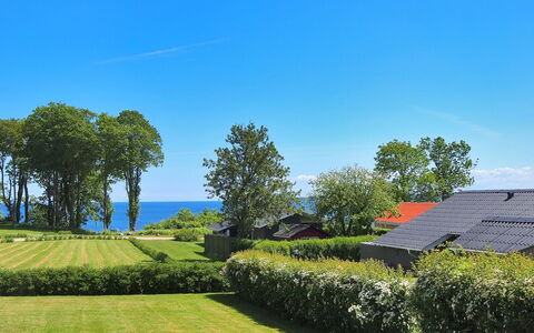 Giselle - 150M from the Sea: Bleu, Vert, Arbuste, Paysage, Lot Terre, Jardin, Couverture De Sol, Pelouse, Aménagement Paysager