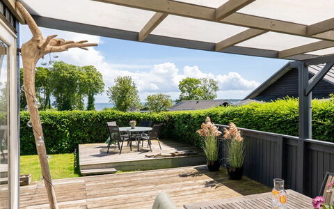 Giselle - 150M from the Sea: Meubles, Design Intérieur, Sol, Bois, Sol, Plafond, Parquet, Chaise, Table, Éclairage