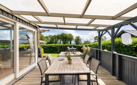 Giselle - 150M from the Sea: Meubles, Design Intérieur, Sol, Bois, Sol, Plafond, Parquet, Chaise, Table, Éclairage