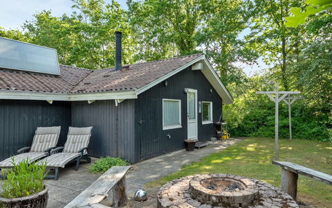 Yngve - 56.5Km from the Sea: Maison, Domicile, Toit, Chalet, Biens, Aménagement Paysager, Batiments Jardin, Siding, Ferme