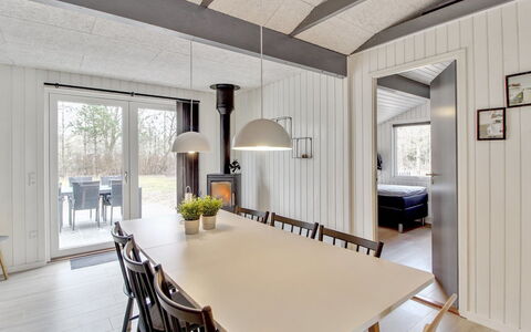 Hariette: Bois, Design Intérieur, Plafond, Luminaire, Meubles, Sol, Table Cuisine Et Salle A Manger, Sol, Domicile, Salle À Manger