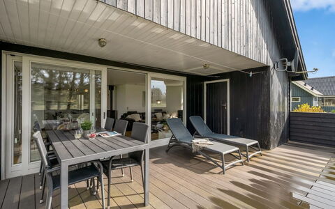 Aleida - 100M to the Fjord: Meubles, Design Intérieur, Sol, Bois, Sol, Plafond, Parquet, Chaise, Table, Éclairage