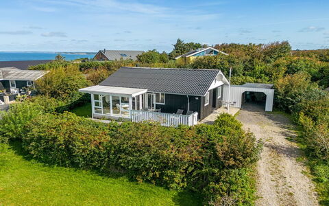 Brenda - 300M to the Fjord: Maison, Domicile, Toit, Chalet, Biens, Aménagement Paysager, Batiments Jardin, Siding, Ferme