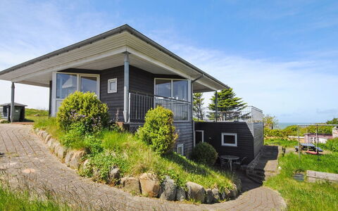 Ginny - 300M to the Fjord: Ciel, Herbe, Maison, Toit, Arbuste, Domicile, Chalet, Lot Terre, Communauté Des Plantes