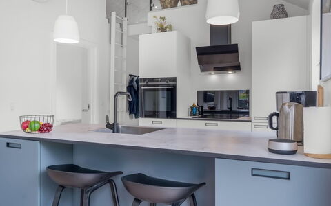 Elso - 600M to the Fjord: Cuisine, Appareil De Cuisine, Comptoir, Meubles, Design Intérieur, Cabinetry, Luminaire, Sol, Électroménager, Plafond