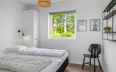 Elso - 600M to the Fjord: Chambre, Lit, Mur, Design Intérieur, Bois, Literie, Drap De Lit, Plafond, Sol, Cadre De Lit