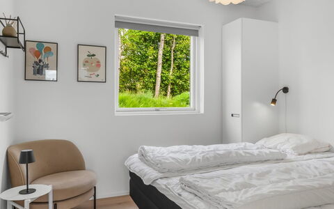 Elso - 600M to the Fjord: Design Intérieur, Lit, Chambre, Mur, Bois, Meubles, Plafond, Literie, Drap De Lit, Sol