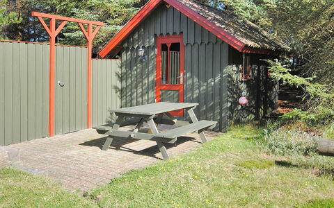 Neven - 900M from the Sea: Bois, Tache De Bois, Planche, Dur, Chalet, Plate-Forme, Siding, Ombre, Parquet, Batiments Jardin