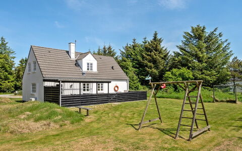 Minja - 900M from the Sea: Chalet, Toit, Domicile, Pente, Cabane, Siding