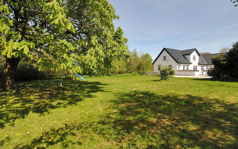 Sophia - 8Km from the Sea: Branche, Domicile, Plaine, Zone Rurale, Chalet, Pelouse, Jardin, Biens, Lumière Du Soleil, Brindille