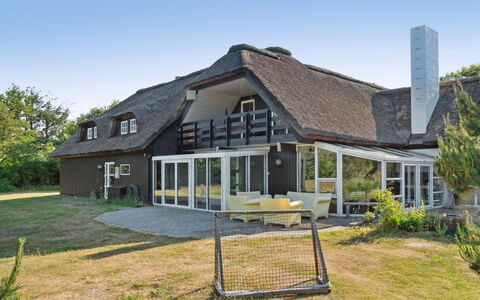 Gertrudis - 2Km to the Fjord: Meubles, Design Intérieur, Sol, Bois, Sol, Plafond, Parquet, Chaise, Table, Éclairage