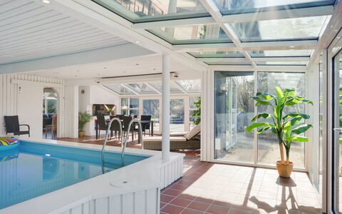 Gertrudis - 2Km to the Fjord: Meubles, Design Intérieur, Sol, Bois, Sol, Plafond, Parquet, Chaise, Table, Éclairage