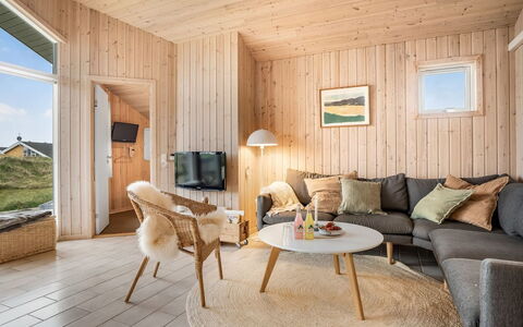 Tecumseh - 150M from the Sea: Meubles, Design Intérieur, Sol, Bois, Sol, Plafond, Parquet, Chaise, Table, Éclairage