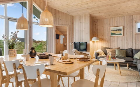 Tecumseh - 150M from the Sea: Meubles, Design Intérieur, Sol, Bois, Sol, Plafond, Parquet, Chaise, Table, Éclairage