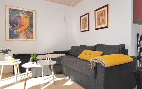 Rejhana - 500M to the Fjord: Meubles, Design Intérieur, Canapé, Sol, Sol, Mur, Bois, Salon, Table, Domicile