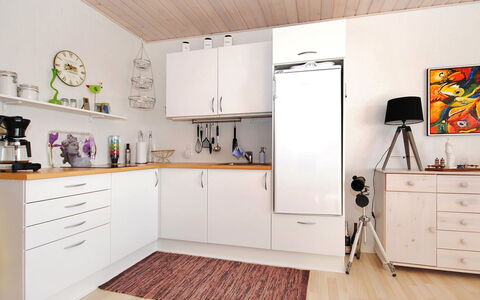 Rejhana - 500M to the Fjord: Sol, Cuisine, Bois, Appareil De Cuisine, Principaux Appliance, Cabinetry, Design Intérieur, Comptoir, Sol, Meubles