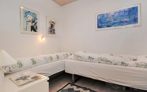 Rejhana - 500M to the Fjord: Meubles, Design Intérieur, Sol, Sol, Chambre, Lit, Pièce, Appartement, Plafond, Drap De Lit