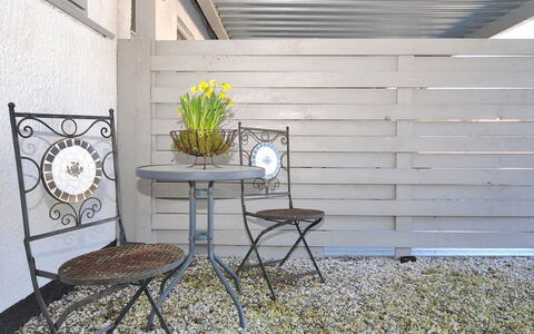 Rejhana - 500M to the Fjord: Meubles, Mobilier De Jardin, Pot De Fleur, Tableau De Plein Air, Plante D'Appartement, Chaise, Jardin, Patio, Dur, Tache De Bois