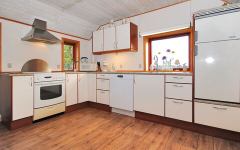 Palle - 2Km from the Sea: Sol, Design Intérieur, Bois, Sol, Cuisine, Plafond, Comptoir, Parquet, Pièce, Meubles