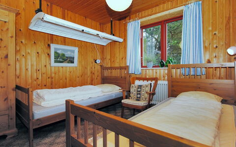 Palle - 2Km from the Sea: Meubles, Bois, Lit, Design Intérieur, Chambre, Sol, Plafond, Sol, Pièce, Cadre De Lit