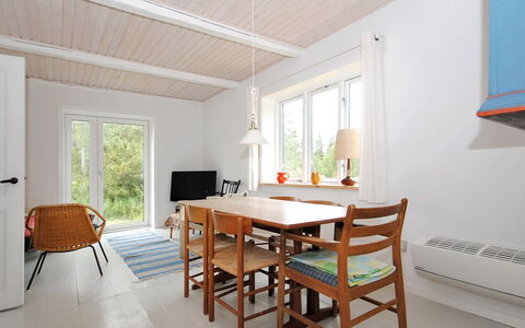 Margrethe - 1.1Km from the Sea: Toit, Domicile, Maison, Siding, Chalet, Composite, Porte, Fenêtre À Guillotine, Biens, Cheminée