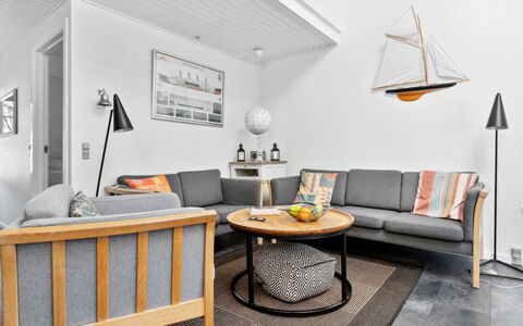 Hermanda - 100M to the Fjord: Meubles, Bois, Design Intérieur, Sol, Sol, Salon, Canapé, Domicile, Chaise, Pièce