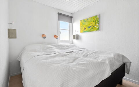 Hermanda - 100M to the Fjord: Mur, Chambre, Lit, Drap De Lit, Literie, Plafond, Sol, Sol, Design Intérieur, Cadre De Lit