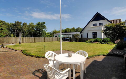 Gertina - 40M to the Fjord: Domicile, Pelouse, Chalet, Ombre, Biens, Jardin, Aménagement Paysager, Cour, Allée, Arrière-Cour