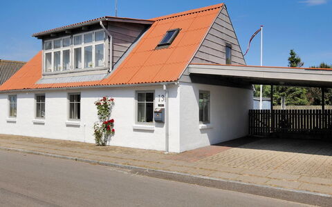 Gertina - 40M to the Fjord: Toit, Bâtiment, Fenêtre, Maison, Domicile, Architecture, Zone Résidentielle, Chalet, Siding, Composite