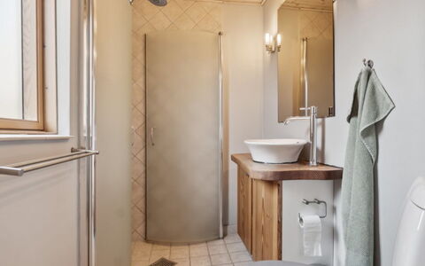 Gertina - 40M to the Fjord: Bois, Tache De Bois, Planche, Dur, Chalet, Plate-Forme, Siding, Ombre, Parquet, Batiments Jardin