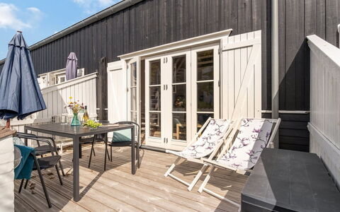 Cita - 100M to the Fjord: Bleu, Arbuste, Chalet, Couverture De Sol, Jardin, Biens, Ombre, Aménagement Paysager, Ferme, Eco Hôtel