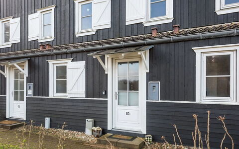 Cita - 100M to the Fjord: Bleu, Arbuste, Chalet, Couverture De Sol, Jardin, Biens, Ombre, Aménagement Paysager, Ferme, Eco Hôtel