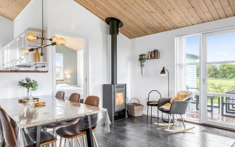Selke - 300M to the Fjord: Appartement, Ombre, Balcon, Chaise, Clôture, Mobilier De Jardin, Aluminium, Gazon Artificiel
