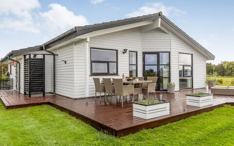 Selke - 300M to the Fjord: Appartement, Ombre, Balcon, Chaise, Clôture, Mobilier De Jardin, Aluminium, Gazon Artificiel