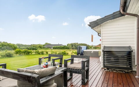 Selke - 300M to the Fjord: Appartement, Ombre, Balcon, Chaise, Clôture, Mobilier De Jardin, Aluminium, Gazon Artificiel