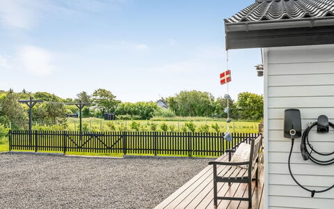 Selke - 300M to the Fjord: Appartement, Ombre, Balcon, Chaise, Clôture, Mobilier De Jardin, Aluminium, Gazon Artificiel