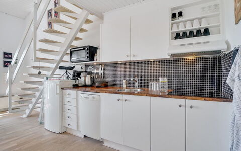 Idunn - 100M to the Fjord: Cuisine, Sol, Bois, Design Intérieur, Sol, Principaux Appliance, Appareil De Cuisine, Comptoir, Plafond, Cabinetry