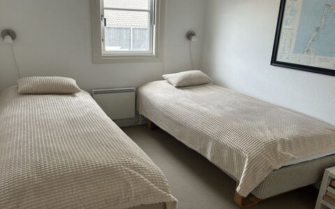 Idunn - 100M to the Fjord: Lit, Chambre, Literie, Sol, Drap De Lit, Mur, Sol, Bois, Meubles, Linge